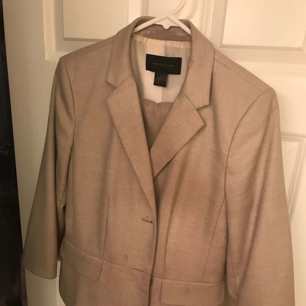Ann Taylor women’s suit Signature